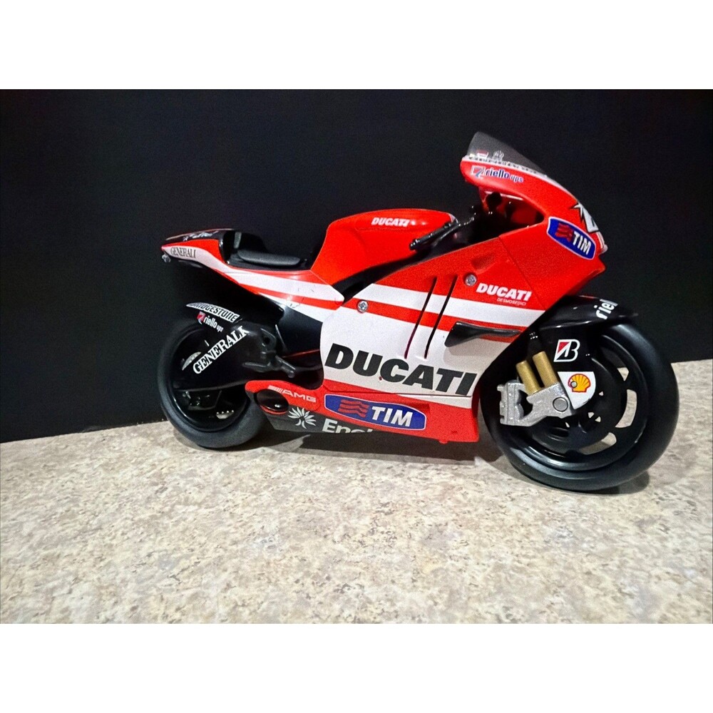DUCATI DESMOSEDICI GP11.1 1/18 VALENTINO ROSSI MUGELLO 2011